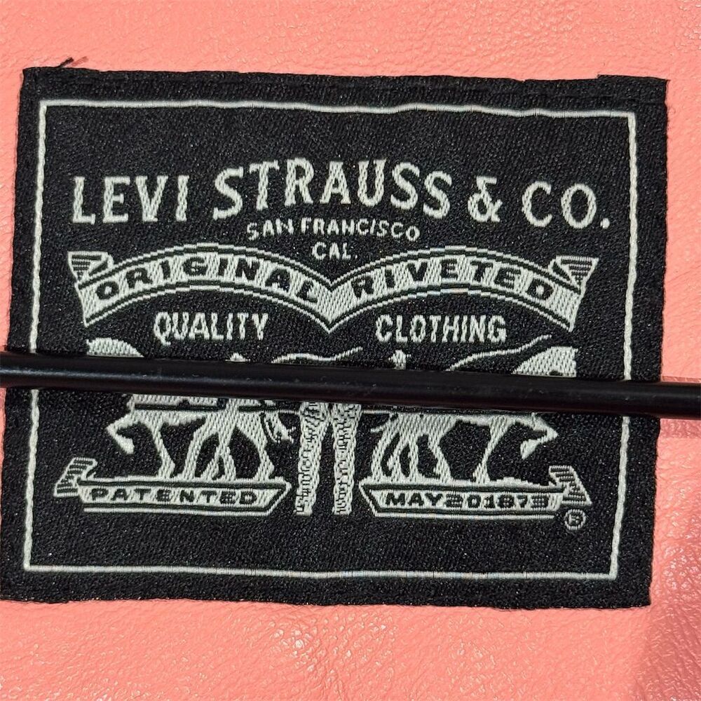 Levi’s Women’s XS Pink Faux Leather Moto Jacket Belted Biker‎ Coral Cropped - Picture 8 of 11